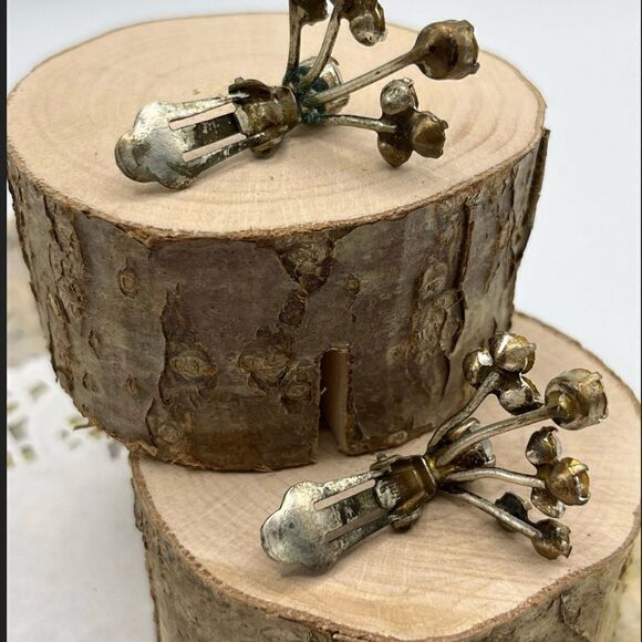 Vintage Clear Rhinestone Clip-on Earrings - Picture 8 of 10